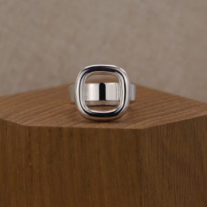 Bague ruban motif carré en argent massif