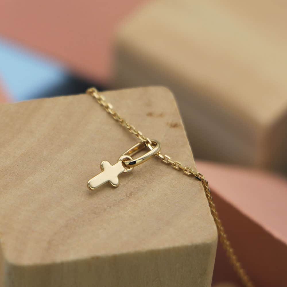 Médaille de baptême Mini Croix latine en Or jaune 18 carats – Image 4