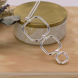 Collier pendentif 3 mailles carrées en chute en Argent massif