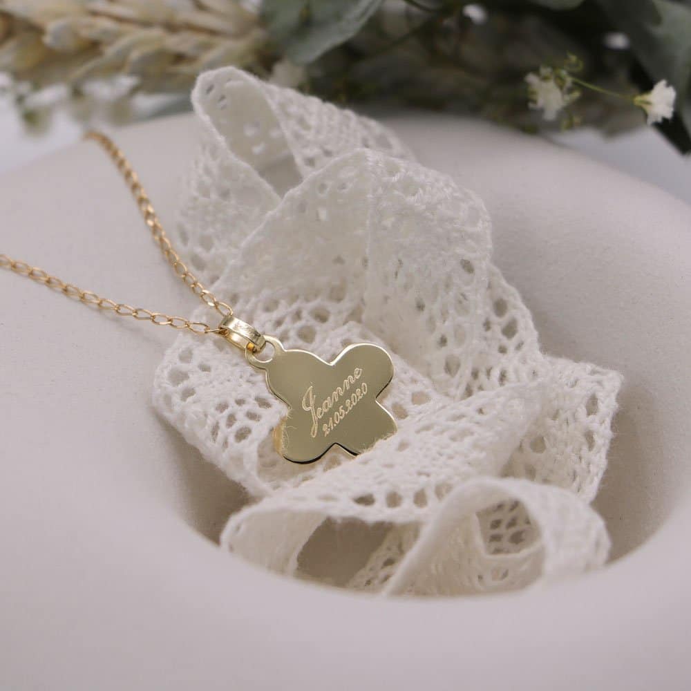 Médaille de baptême Croix arrondie 16mm en Or jaune 18 carats – Image 4