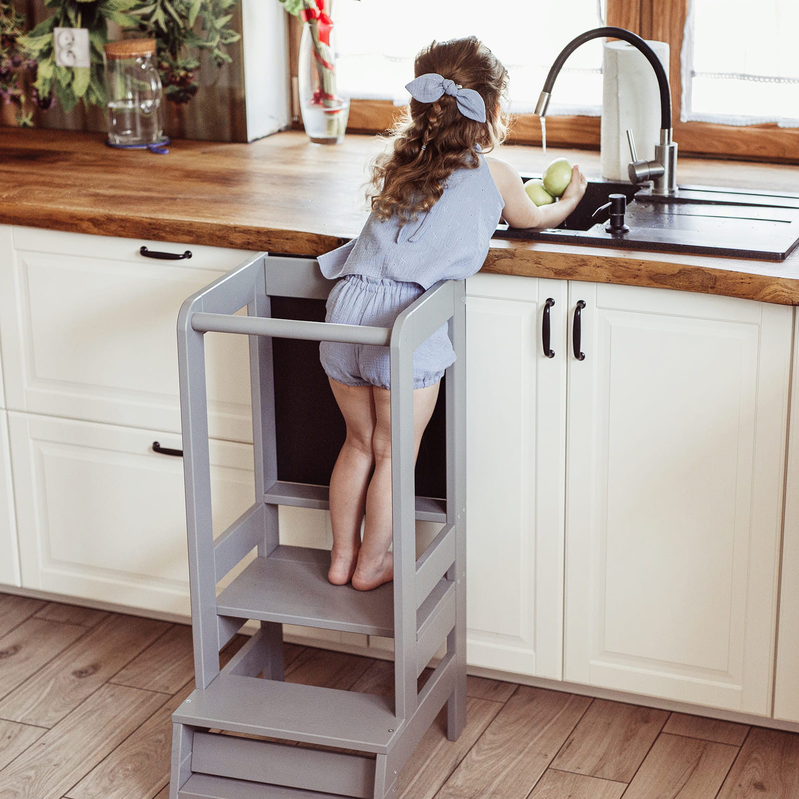 Tour d’Observation Montessori en Bois Kitchen Helper Gris Foncé avec un Tableau – Image 8