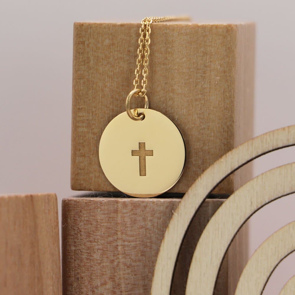 Médaille de baptême Croix en creux en Or jaune 18 carats 16 mm – Image 2