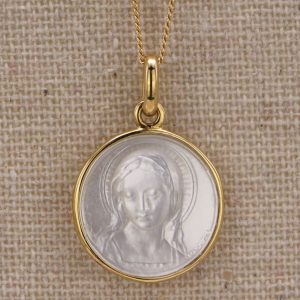 Médaille de baptême Vierge Amabilis en Or jaune 18 carats et nacre