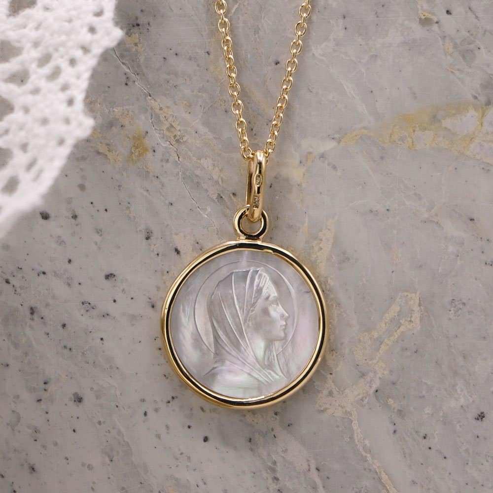 Médaille de baptême Vierge Marie en Or jaune 18 carats et nacre – Image 3