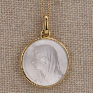 Médaille de baptême Vierge au voile en Or jaune 18 carats et nacre