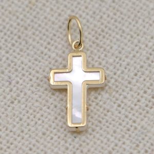 Médaille de baptême Petite croix latine en Or jaune 18 carats et nacre