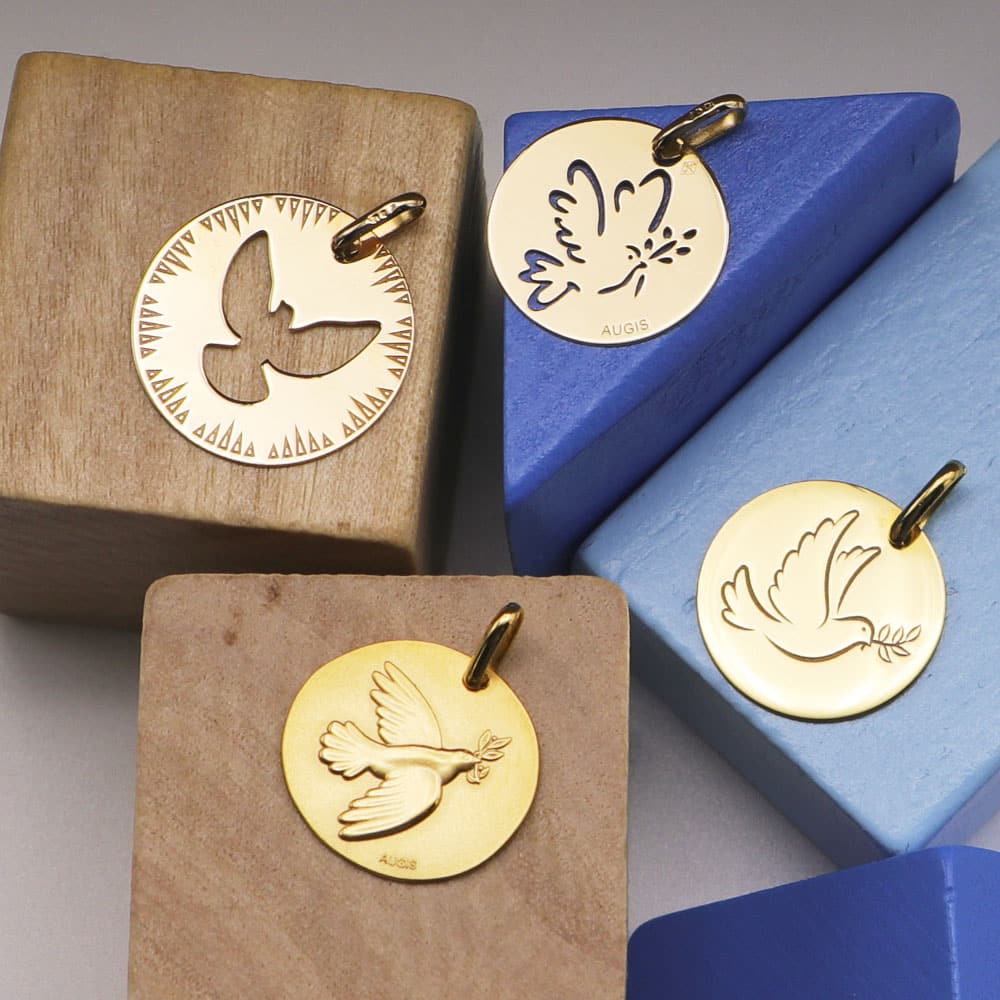 Médaille de baptême Galet Douce Colombe en Or jaune 18 carats – Image 3