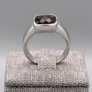 Bague Sertie quartz fumé en argent massif rhodié