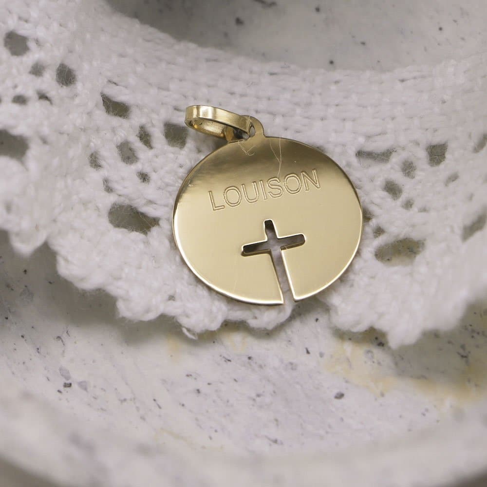 Médaille de baptême Croix ajourée en Or jaune 18 carats 16 mm
